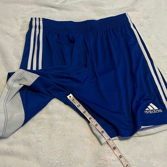 Adidas Blue & White Men’s Athletic Shorts Pockets Medium Pull On Elastic Waist - Picture 3 of 7